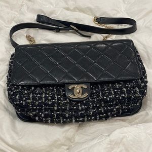 Chanel Nail Around Jumbo Flapbag Tweed Black Pattern